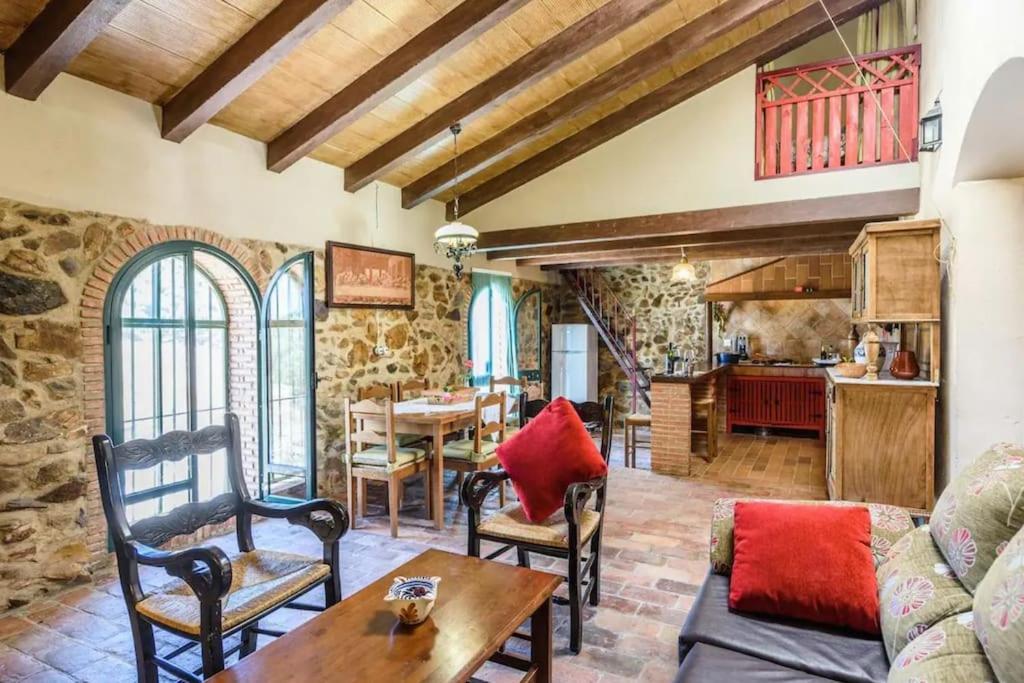 Casa Cortijo En Dehesa Sierra Leon